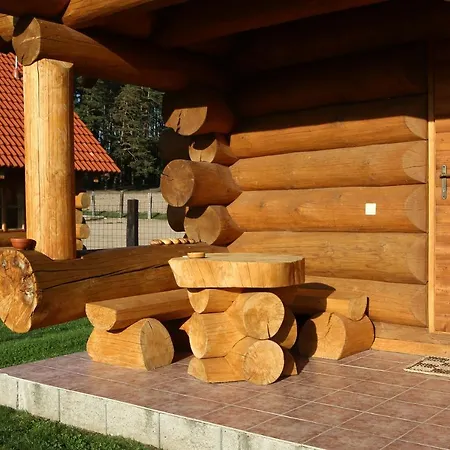 Çiftlik konaklama Na Samote Ve Srubu