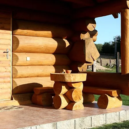 Na Samote Ve Srubu Farmház *