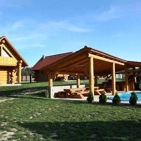 Çiftlik konaklama Na Samote Ve Srubu